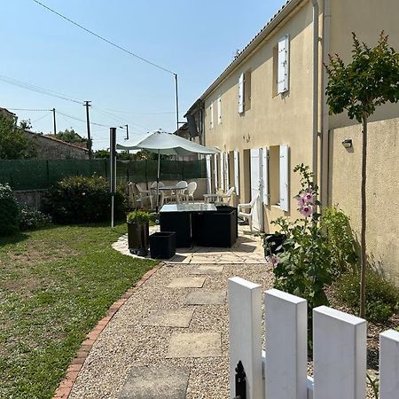 Вилла Les Tremieres Le Thou Экстерьер фото