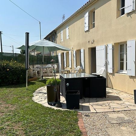 Вилла Les Tremieres Le Thou Экстерьер фото