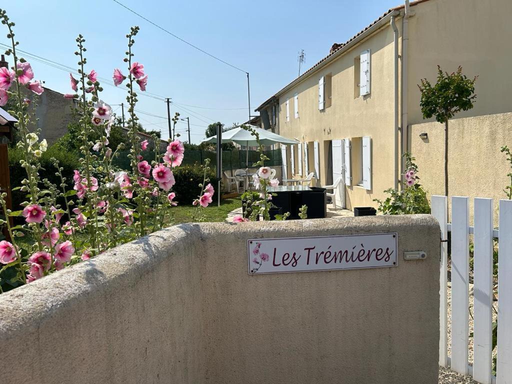 Вилла Les Tremieres Le Thou Экстерьер фото