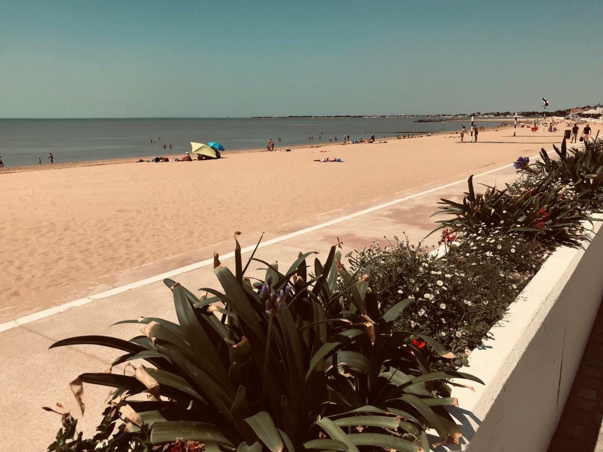 Вилла Les Tremieres Le Thou Экстерьер фото